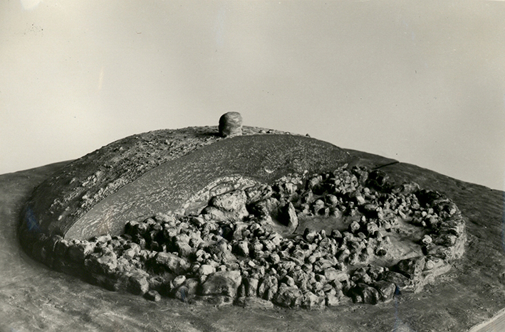 The dismountable hill model