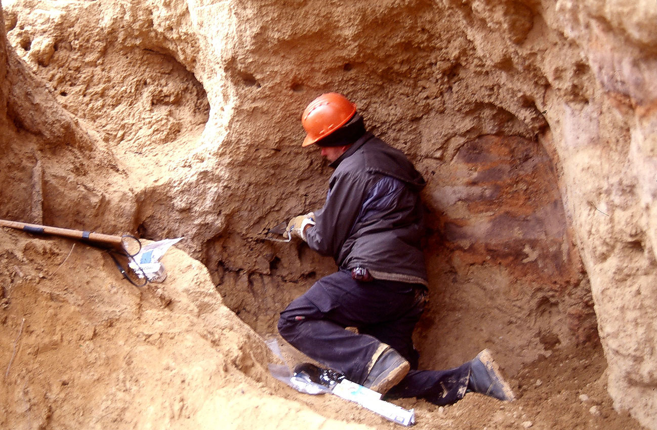 Cavities in the wall
